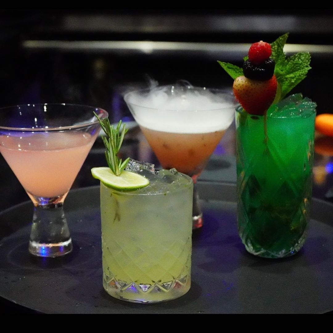 Craft cocktails at Alma Grill & Bar kosher bar